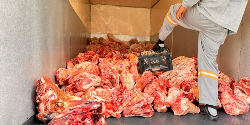 Carne foi descartada (Divulgação PC)