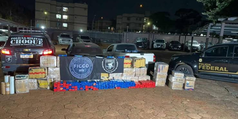 Choque e Ficco apreenderam a droga em casa no Jardim Los Angeles. (Divulgação, Choque)