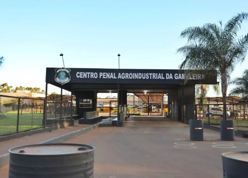 Entrada do Centro Penal Agroindustrial da Gameleira, em Campo Grande (Foto: Paulo Francis)