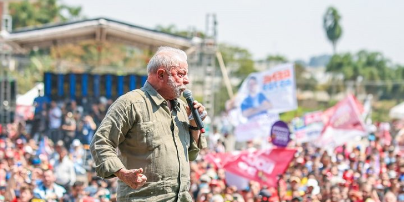 Lula também ampliou a vantagem sobre Flávio Bolsonaro em um ponto na simulação de segundo turno Imagem - Ricardo Stuckert