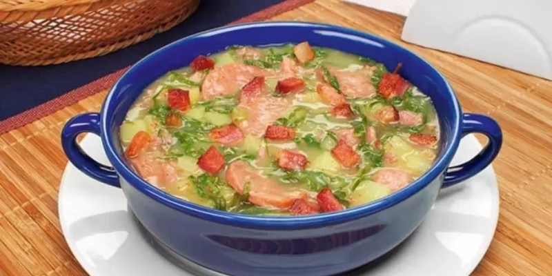 Caldo verde com calabresa
Imagem - Guia da Cozinha