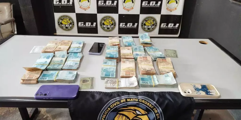 Dinheiro da vítima encontrado com mulheres (Foto: Divulgação | PCMS)