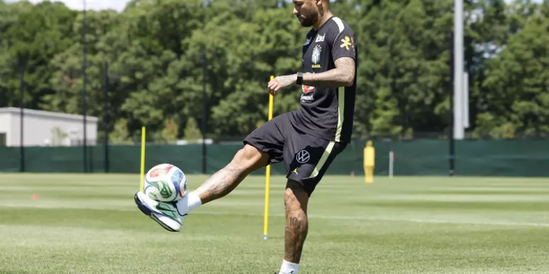 Neymar treinou com bola, mas não está disponível
Foto: Rafael Ribeiro / CBF