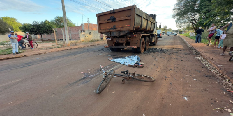 Ciclista morreu ainda no local do acidente (Foto: Direto Das Ruas)