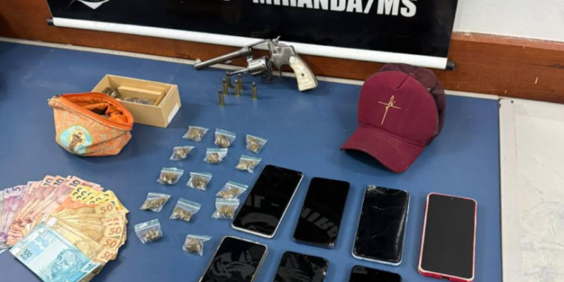 Material apreendido pela polícia com os suspeitos / Divulgação/Polícia Civil