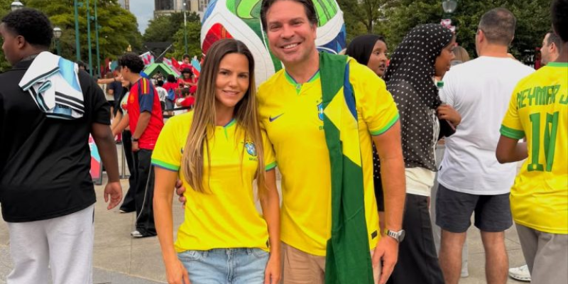 Alexandre Ramagem e a esposa Rebeca curtem a Copa nos EUA (Instagram / Rebeca Ramagem