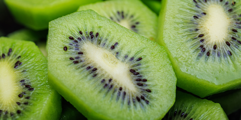 Os efeitos benéficos do kiwi para a disposição e o sono já foram abordados em pesquisas científicas