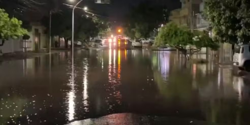 Uma das ruas alagadas em Corumbá (MS). — Foto: Reprodução