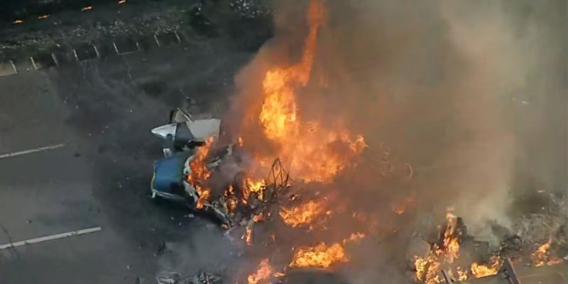 Informações preliminares dão conta de que duas pessoas morreram na queda de avião em São Paulo – Foto: Record/R7