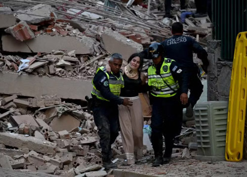 Terremotos de magnitude 7,2 e 7,5 atingem a Venezuela — Foto: Juan BARRETO / AFP