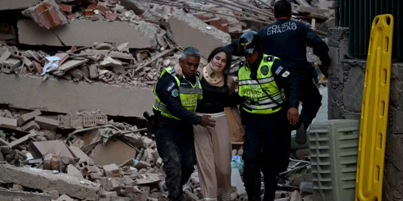 Terremotos de magnitude 7,2 e 7,5 atingem a Venezuela — Foto: Juan BARRETO / AFP