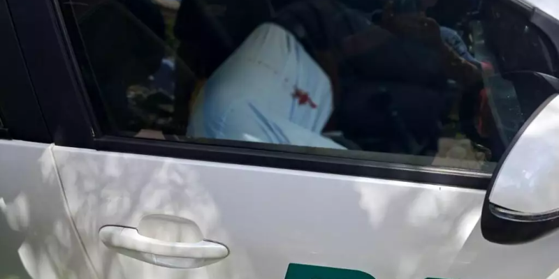 Funcionário de funerária morto dentro de carro da empresa (Foto: Direto das Ruas)