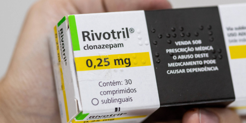 Segundo o relato, o medicamento era facilmente adquirido no local, sem qualquer solicitação de prescrição ou orientação profissional