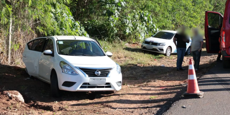 Carro que a mãe e a filha estavam. (Foto: Pietra Dorneles, Jornal Midiamax)