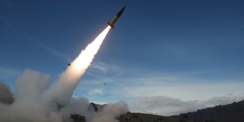 Os ataques aéreos da Rússia geralmente começam no final da noite e terminam pela manhã
Foto: John Hamilton/DoD/AFP