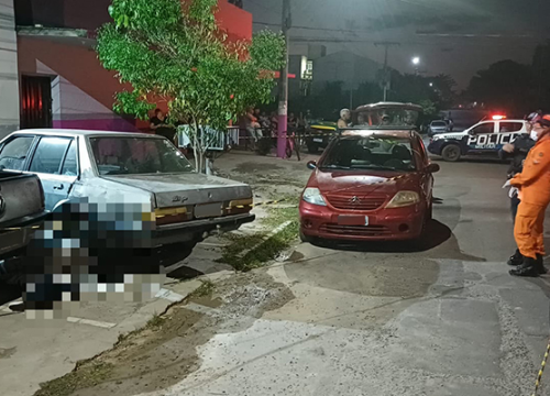 Vítima foi alvo de vários tiros e morreu no local