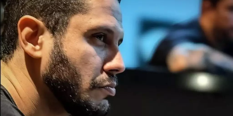 Caio Nascimento durante apresentação em célula de igreja evangélica (Foto: Instagram/Reprodução)