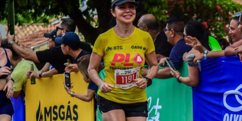De licença médica, afastada do cargo há 15 dias, secretária de Fazenda corre maratona (Imagem - Juliano Rigo)