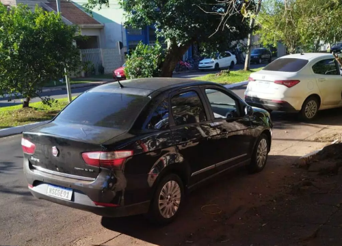 Fiat Siena em que ex-presidiário foi executado, hoje, em Ponta Porã