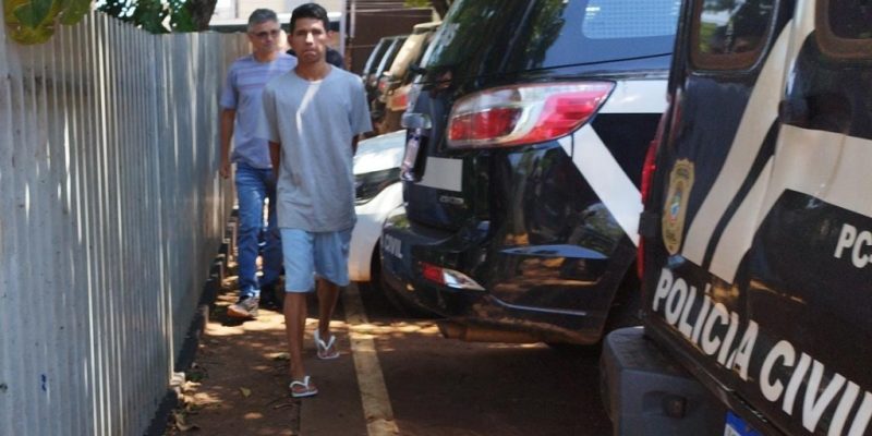 Marcelo Henrique Freitas Reginaldo chegando na delegacia Créditos: Adilson Domingos