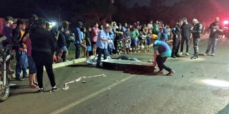 Local onde mulher morreu atropelada por motociclista, na MS-156, em Dourados (Foto: Leandro Holsbach)