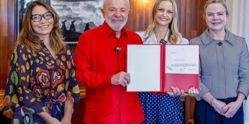 Lula, a primeira-dama Janja Lula da Silva, Verônica Sterman e a ministra Gleisi Hoffmann - Imagem - Ricardo Stuckert/PR