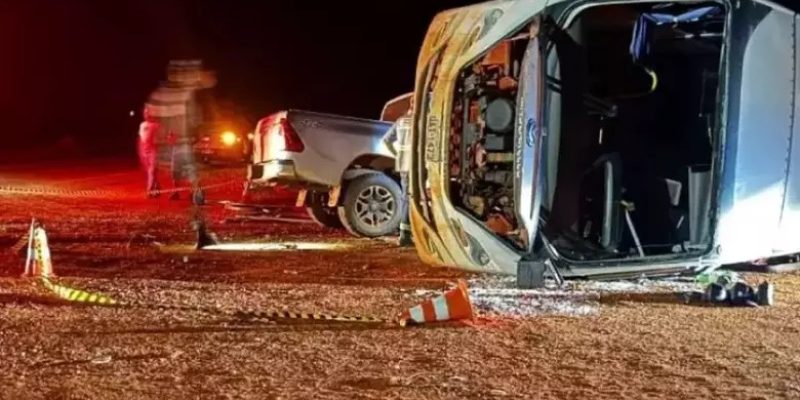 Veículos envolvidos em acidente na cidade de Jateí. (Foto: Fátima News)