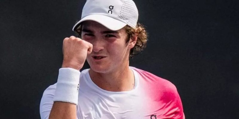 oão Fonseca bate top-10 do mundo por 3 a 0 e avança à segunda rodada da chave principal do Australian Open