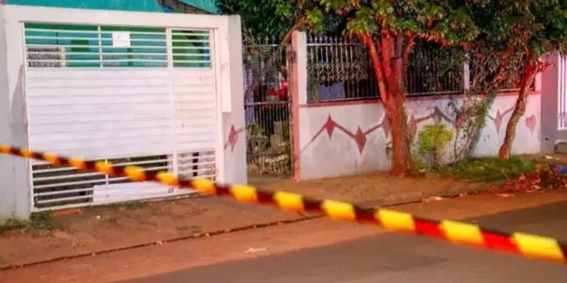 Crime ocorreu em residência do Bairro Aero Rancho (Foto: Juliano Almeida)