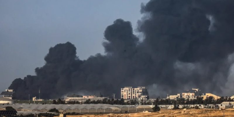 Bombardeios de Israel atingem cidade de Khan Yunis (Foto: AFP)