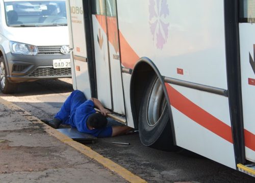 Mais um ônibus quebra no meio do caminho - Imagens - Reprodução