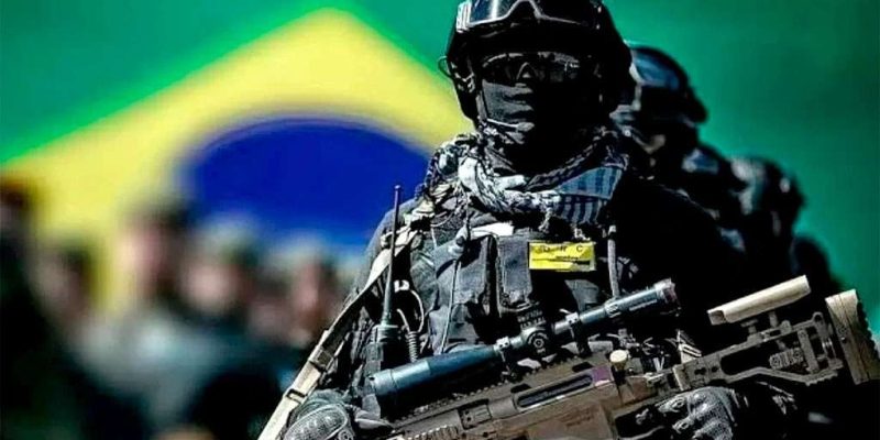 Integrantes das Forças Especiais do Exército Brasileiro em treinamento