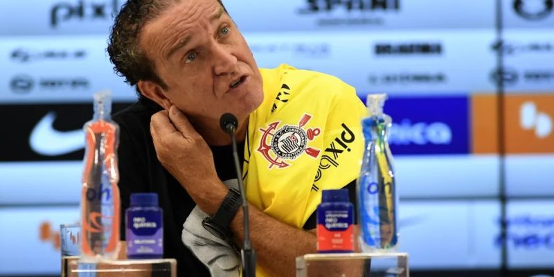 Cuca em sua última entrevista no Corinthians — Foto: Marcos Ribolli
