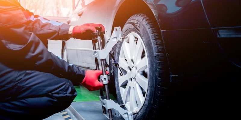 Deixar de fazer o alinhamento e balanceamento do carro também faz com que os pneus se gastem mais rápido
