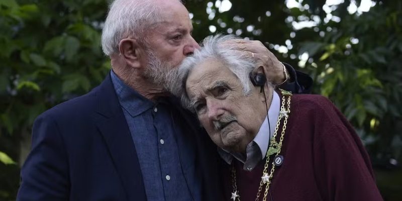 Lula faz visita a Mujica — Foto: Dante Fernandez/AFP