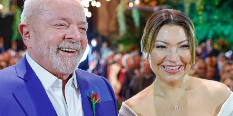Lula e Janja sorriem na cerimônia de casamento em 18/5/22

crédito: Ricardo Stuckert