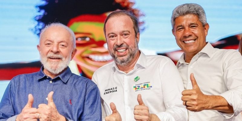 Lula, o ministro Alexandre Silveira (Minas e Energia) e o governador da Bahia, Jerônimo Rodrigues - Ricardo Stuckert/PR