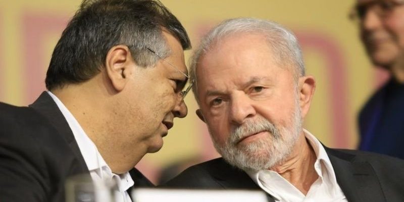 Na manhã desta segunda, Lula chamou Dino para uma reunião fora da agenda