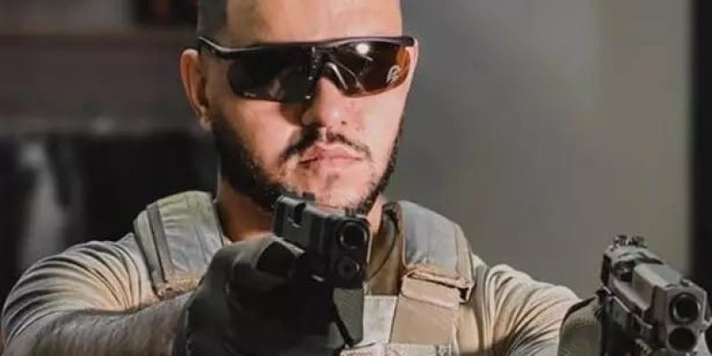 Dionatan faz pose com pistola na mão em estande de tiro - Imagens - Instagram/Reprodução