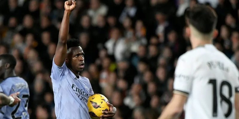 Vini Jr é um dos jogadores mais ativos do mundo na luta contra o racismo (Foto: Jose Jordan / AFP)