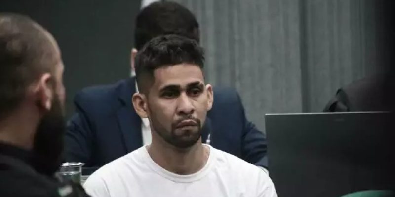 Maycon assassino confesso da menina durante o julgamento (Foto: Marcos Maluf)