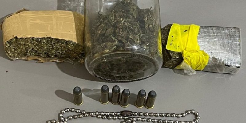 Droga e munições encontradas com líder de facção baiana, preso em MS (Foto: Divulgação)
