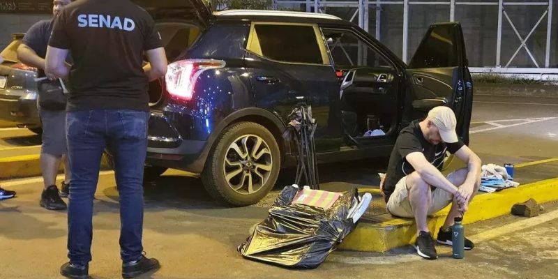 Rodrigo Emilio Montalva Agüero no momento em que foi preso na fronteira (Foto: Senad/Divulgação)