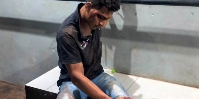 Maicon Almeida de Oliveira, horas após ser preso (Foto: Leandro Holsbach)