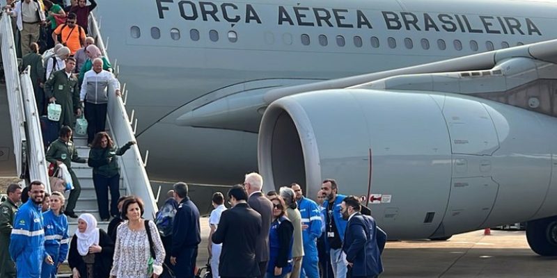 Segunda etapa da Operação Raízes do Cedro chega na Base Aérea de Guarulhos (foto: FAB)