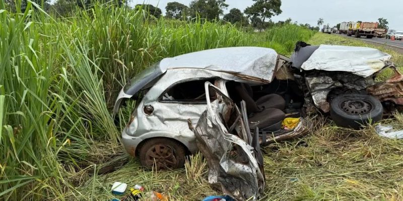 Grave acidente entre carro e caminhão na BR-267 - Foto: Alvorada Informa