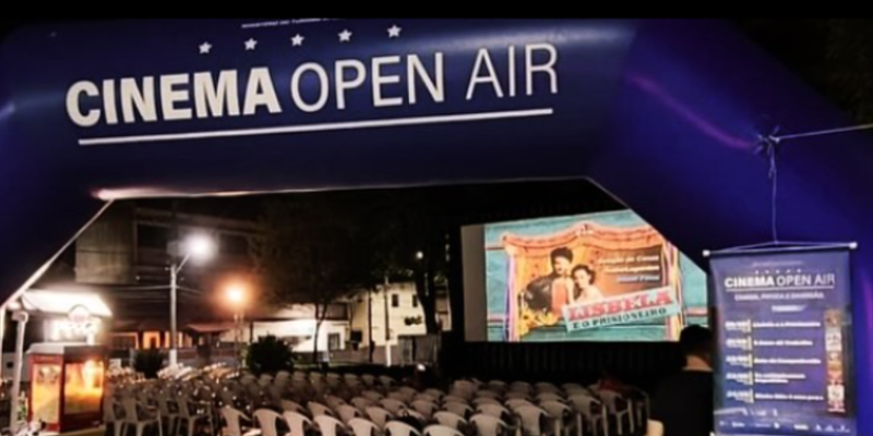 Cinema itinerante e ao ar livre: projetos culturais democratizam o acesso à cultura no Brasil