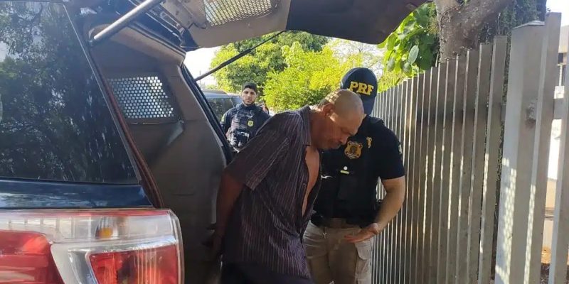 Autor do estupro chegando à Depac -  Imagem - Leandro Holsbach