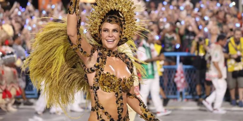Paolla Oliveira no desfile da Grande Rio no Carnaval 2024 — Foto: Daniel Pinheiro