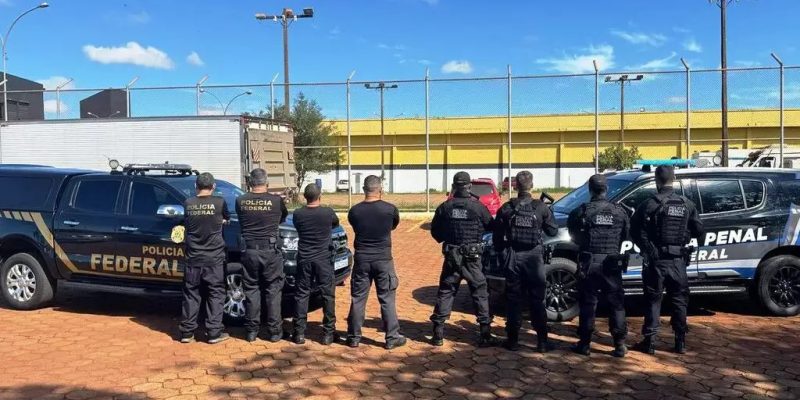 Policiais de forças integradas que participaram da operação (Foto: Divulgação)